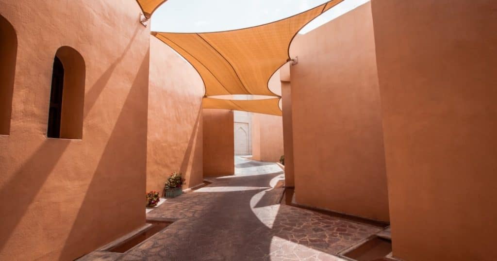 Read more about the article Exploring the Benefits of Waterproof Shade Sails for Rainy Days